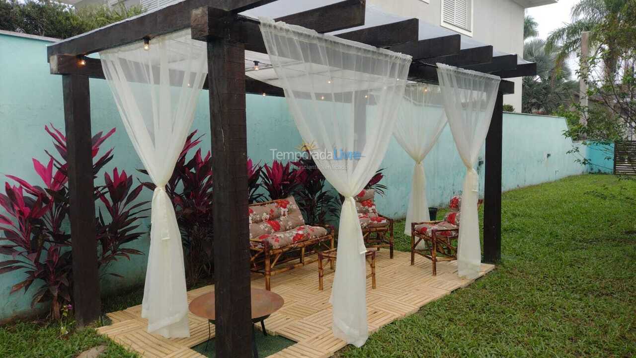 Casa para aluguel de temporada em Guarujá (Praia do Pernambuco)