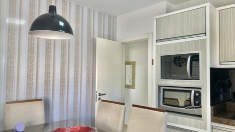 CASA COM PISCINA NO CENTRO DE PORTO BELO