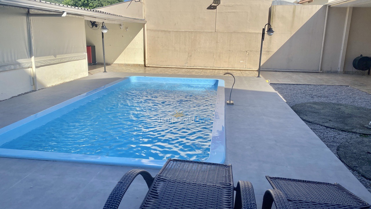 Casa para aluguel de temporada em Porto Belo (Centro)