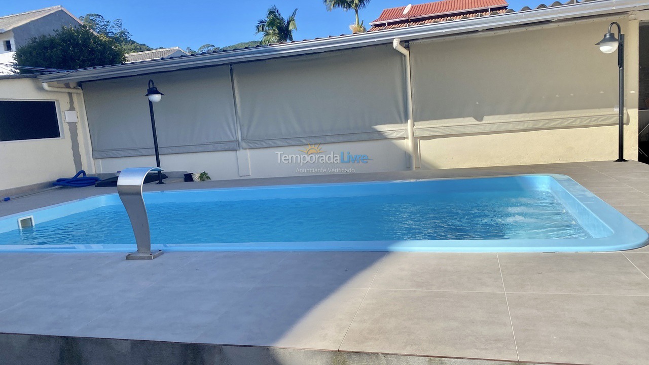 Casa para aluguel de temporada em Porto Belo (Centro)