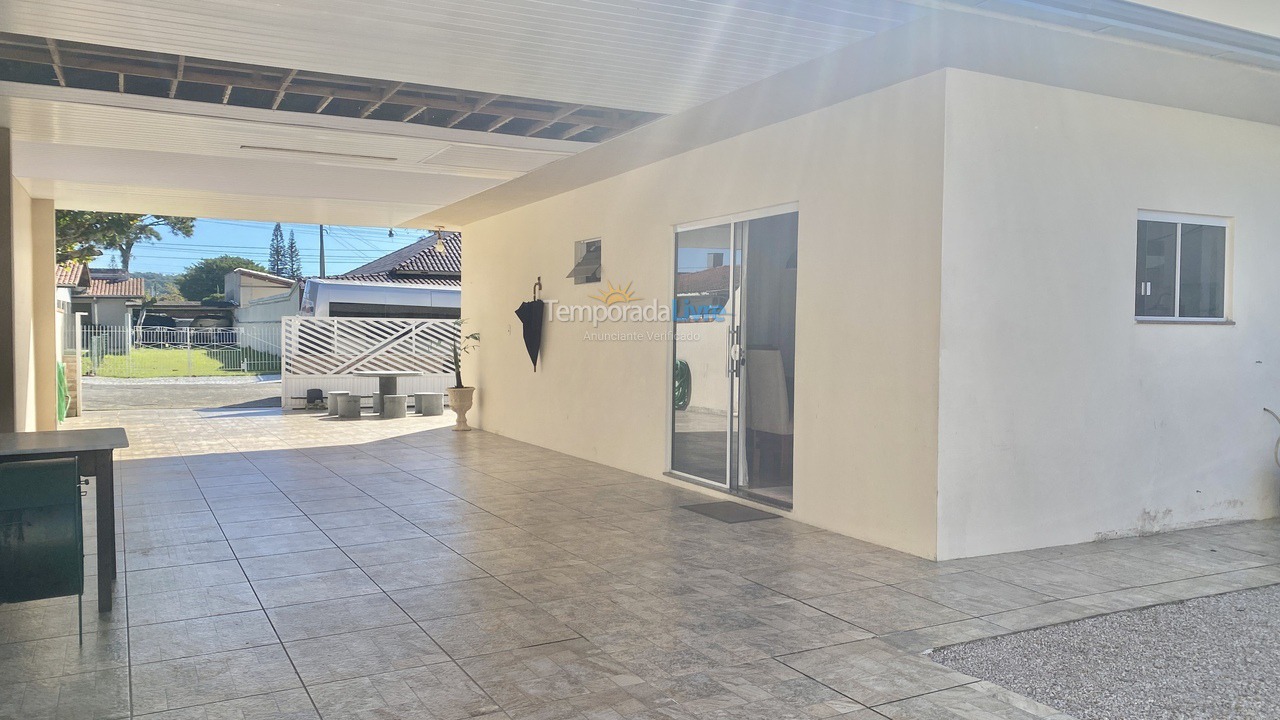 Casa para aluguel de temporada em Porto Belo (Centro)