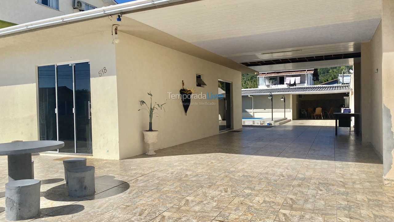 Casa para aluguel de temporada em Porto Belo (Centro)