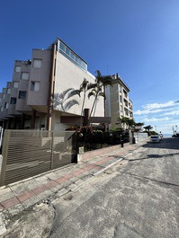 EXCELENTE APARTAMENTO DE 2 HABITACIONES A 30 METROS DEL MAR.