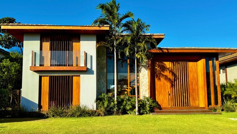 Casa Alto Padrão 5 Suítes Piscina e Hidro Aquecida