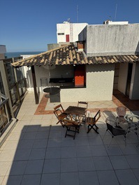 Cobertura C/piscina e churrasqueira p/ 15 pessoas, 2 Suítes C/Ar cond.