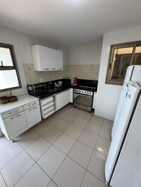 Cobertura C/piscina e churrasqueira p/ 15 pessoas, 2 Suítes C/Ar cond.