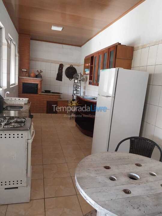 Casa para aluguel de temporada em Caraguatatuba (Martim de Sá)