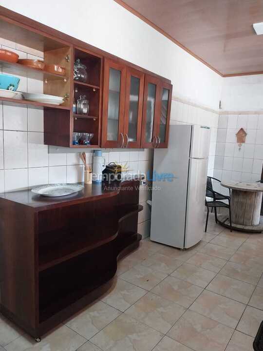 Casa para aluguel de temporada em Caraguatatuba (Martim de Sá)