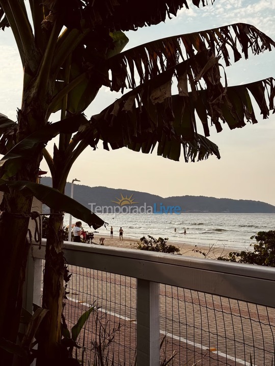 Casa para aluguel de temporada em Bombinhas (Praia de Bombas)