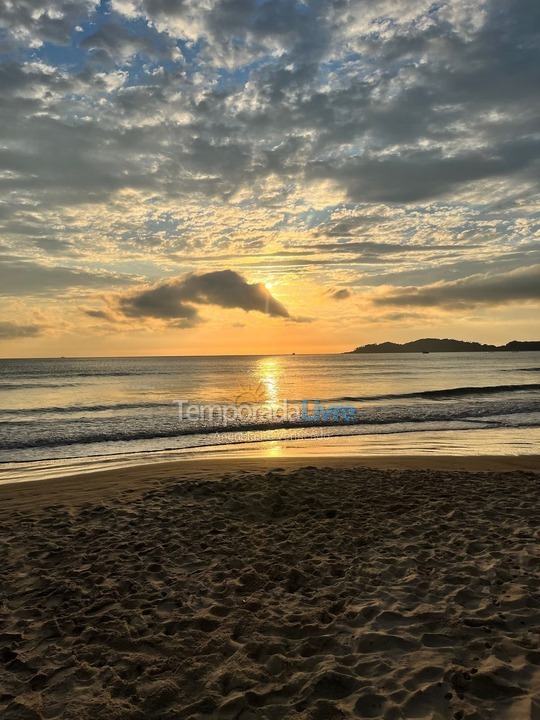 Casa para aluguel de temporada em Bombinhas (Praia de Bombas)
