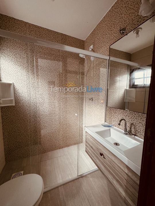 Casa para aluguel de temporada em Bombinhas (Praia de Bombas)