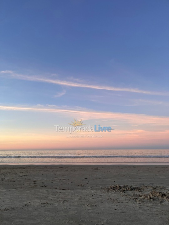 Casa para aluguel de temporada em Bombinhas (Praia de Bombas)