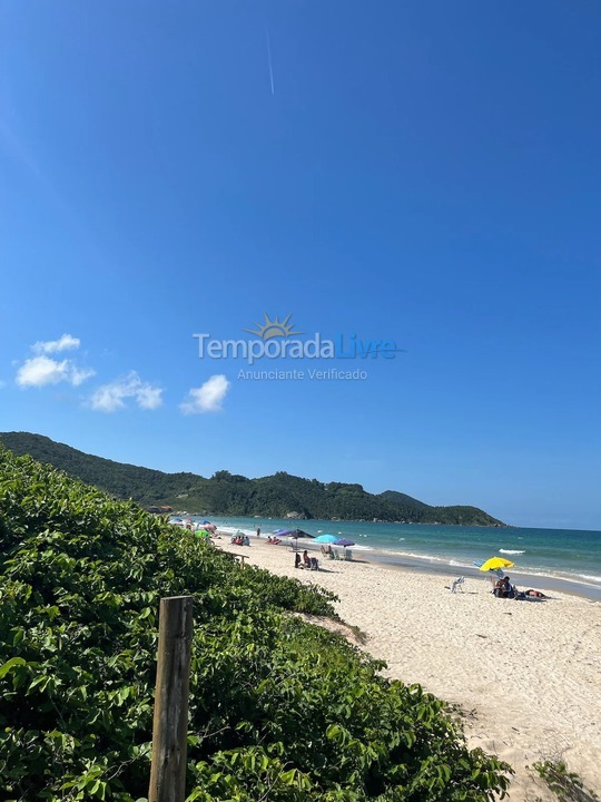 Casa para aluguel de temporada em Bombinhas (Praia de Bombas)