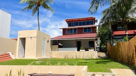 Casa de pie en la arena