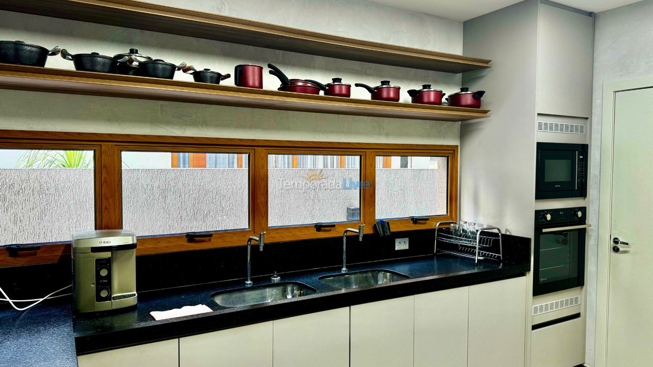 Casa para aluguel de temporada em Camaçari (Praia de Guarajuba)