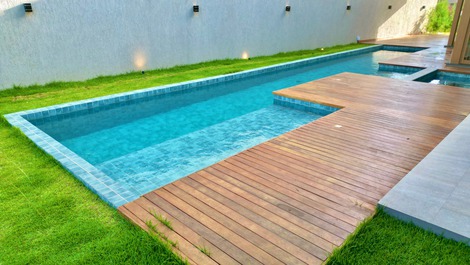 Mansão em Guarajuba – 7 Suítes a 50m da Praia!