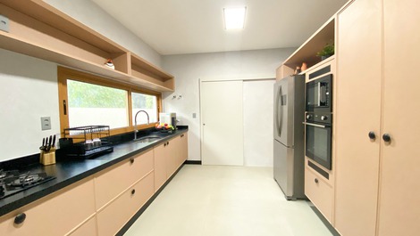 Mansion in Guarajuba with 7 Suites 50m from the Beach