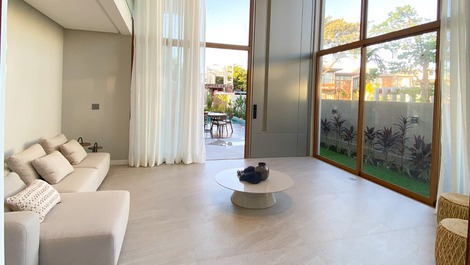 Mansion in Guarajuba with 7 Suites 50m from the Beach