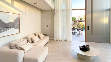 Mansion in Guarajuba with 7 Suites 50m from the Beach