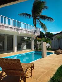 Beautiful house close to the beach with leisure area and spacious pool