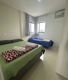03 habitaciones (aire acondicionado y ventilador), capacidad para 10 personas, garaje.