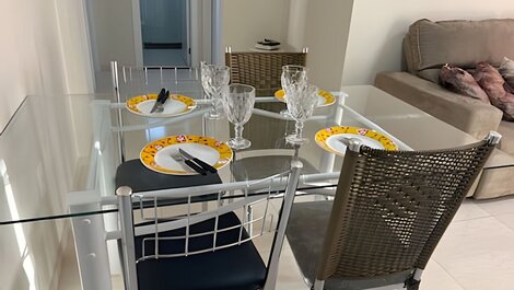 Para 10 personas, 03 habitaciones con aire acondicionado y ventilador, garaje.