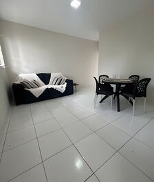 Close to shopping mall, for 10 people, air conditioning and garage