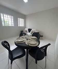 Close to shopping mall, for 10 people, air conditioning and garage