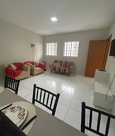 Hasta 10 personas, cerca de centro comercial, aire acondicionado, garaje.