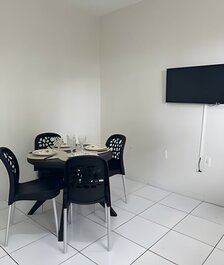 Close to shopping mall, for 10 people, air conditioning and garage