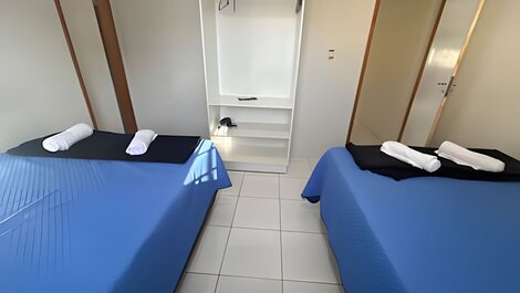 Close to shopping mall, for 10 people, air conditioning and garage