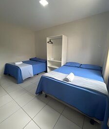 Hasta 10 personas, cerca de centro comercial, aire acondicionado, garaje.