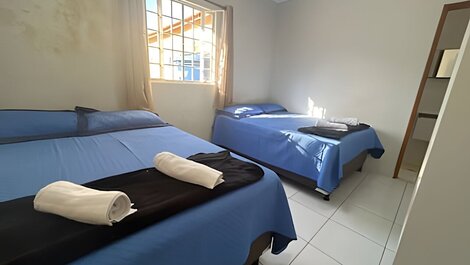 Close to shopping mall, for 10 people, air conditioning and garage
