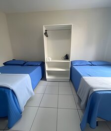 Hasta 10 personas, cerca de centro comercial, aire acondicionado, garaje.