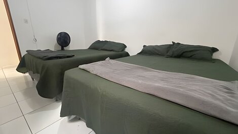 Close to shopping mall, for 10 people, air conditioning and garage