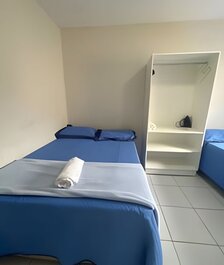 Hasta 10 personas, cerca de centro comercial, aire acondicionado, garaje.