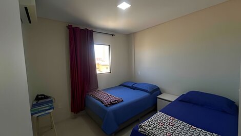 Para 10 personas, 03 habitaciones con aire acondicionado y ventilador, garaje.