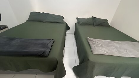 Close to shopping mall, for 10 people, air conditioning and garage