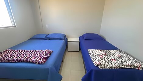 Para 10 personas, 03 habitaciones con aire acondicionado y ventilador, garaje.