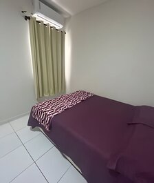 Hasta 10 personas, cerca de centro comercial, aire acondicionado, garaje.