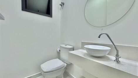 Cobertura Duplex com Piscina a Poucos Metros do Mar