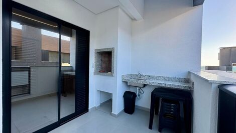 Churrasqueira a carvão e pia 