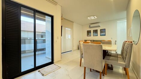 Cobertura Duplex com Piscina a Poucos Metros do Mar