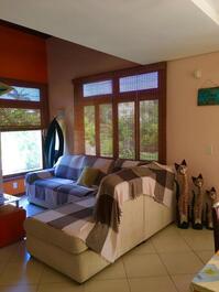 Casa a 400 Mts da Praia Barra da Lagoa - ALUGUEL POR TEMPORADA