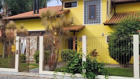 Casa a 400 Mts da Praia Barra da Lagoa - ALUGUEL POR TEMPORADA