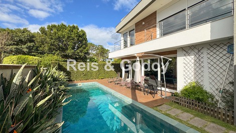 LINDA MODERNA 400m PRAIA DE JURERE INTERNACIONAL