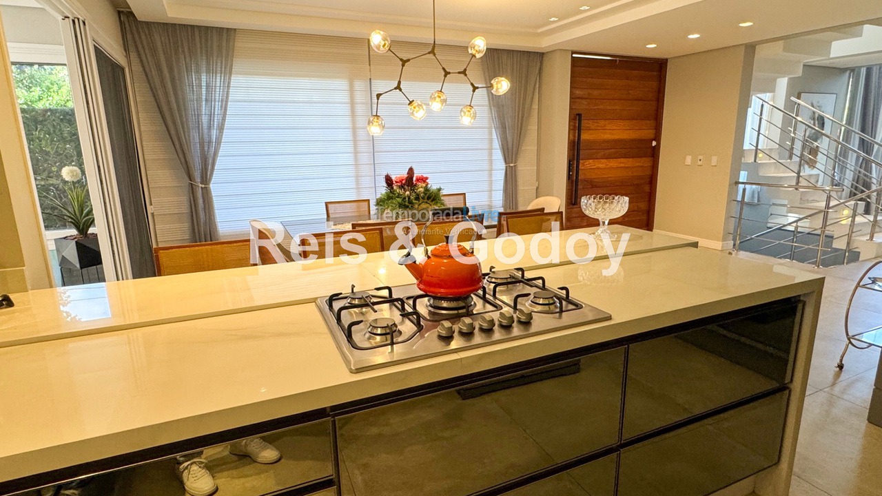 Casa para aluguel de temporada em Florianopolis (Jurerê Internacional)