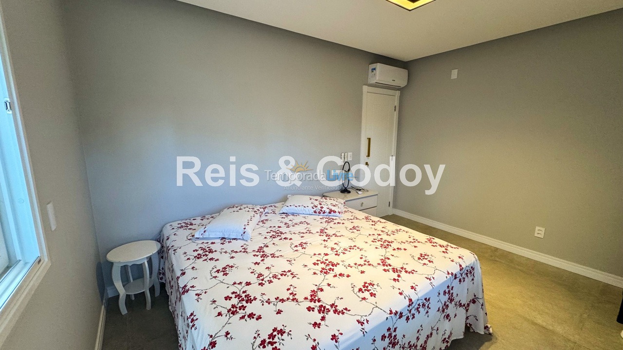 Casa para aluguel de temporada em Florianopolis (Jurerê Internacional)