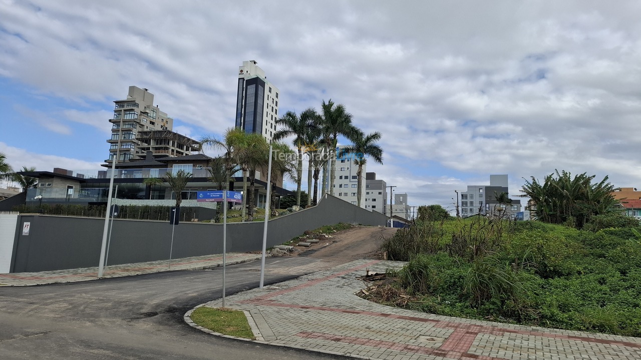 Apartamento para aluguel de temporada em Balneário Piçarras (Itacolomi)