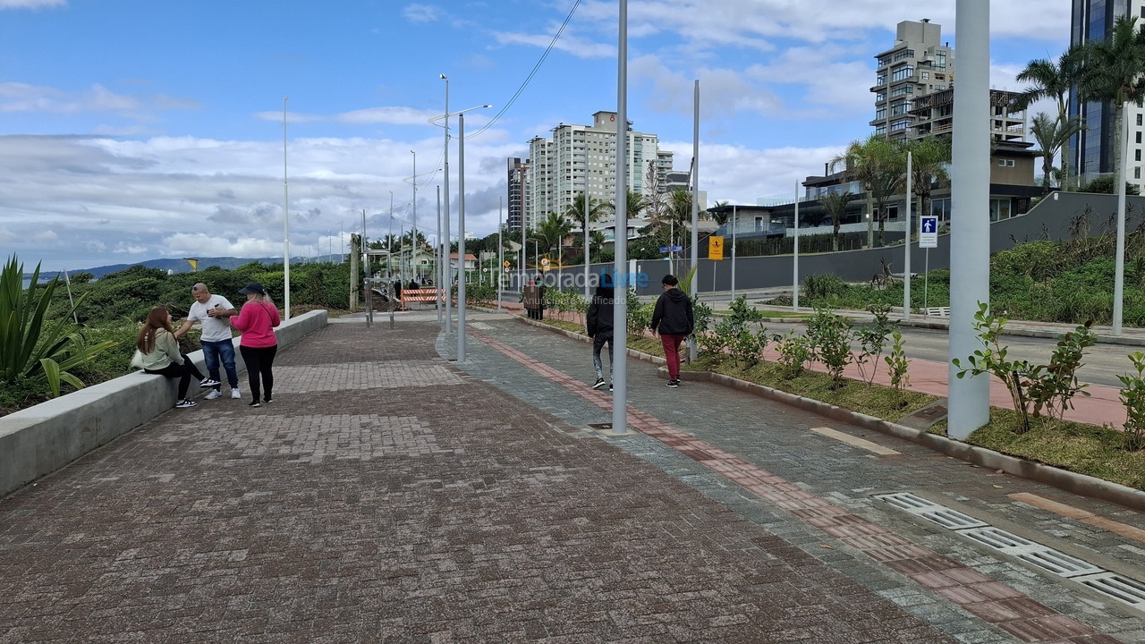 Apartamento para aluguel de temporada em Balneário Piçarras (Itacolomi)